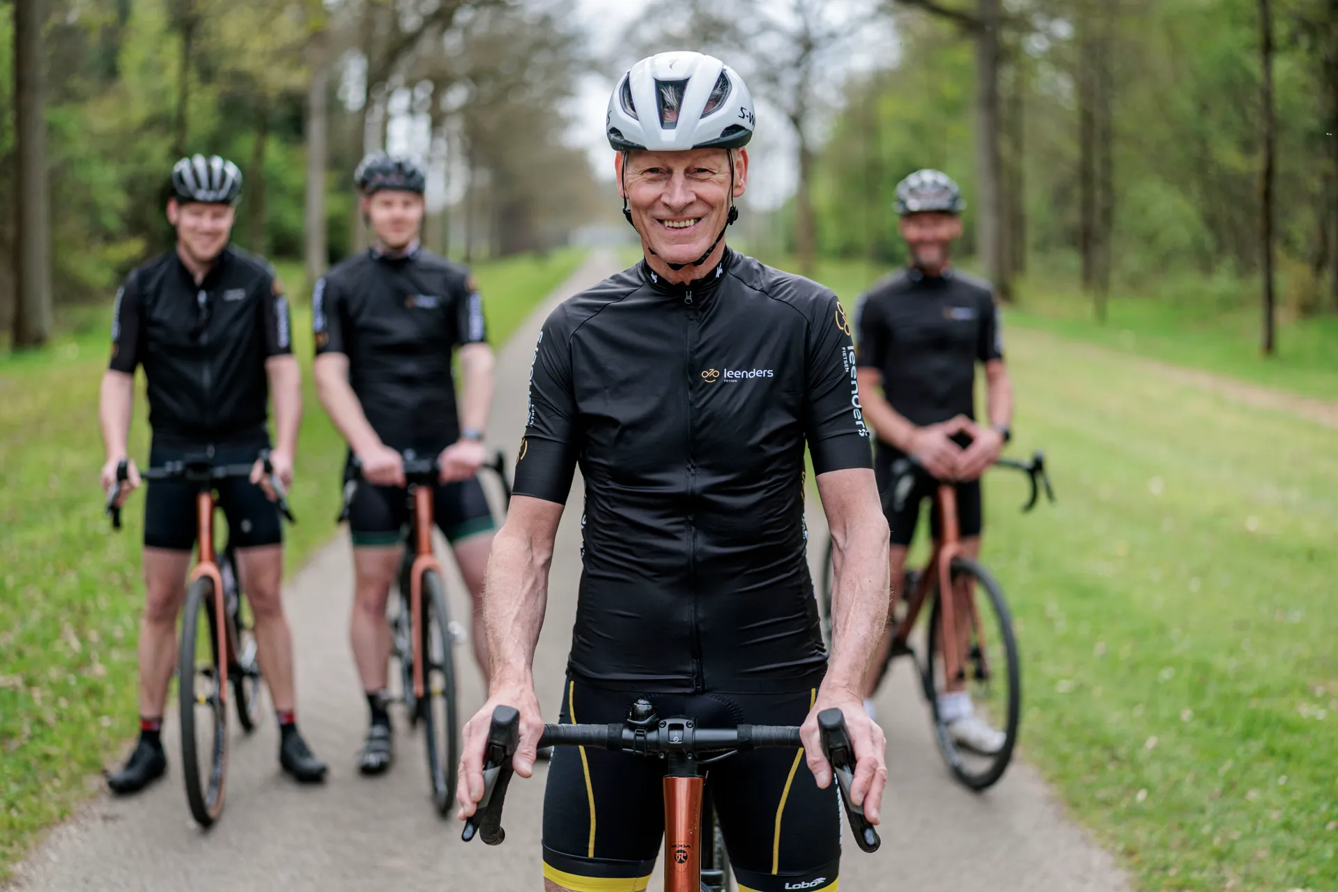Erwin Nijboer op de fiets met zijn zonen